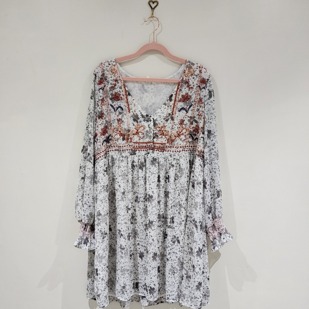 Mystree Size Large Long Sleeve Floral Dress